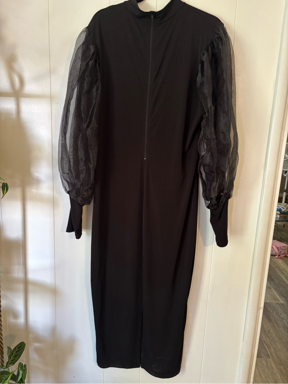 Elegant Black Long Dress with Sheer Puff Sleeves - Picture 3 of 14